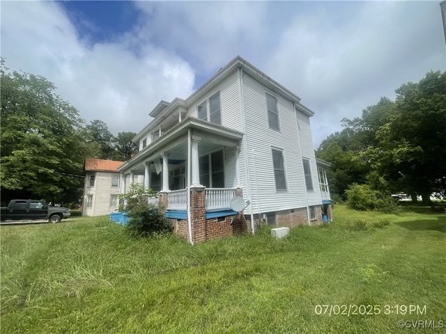 511 S Main St, Blackstone, VA 23824