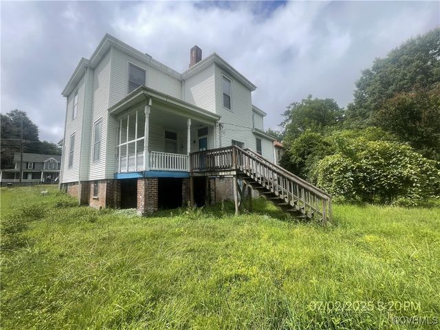 511 S Main St, Blackstone, VA 23824