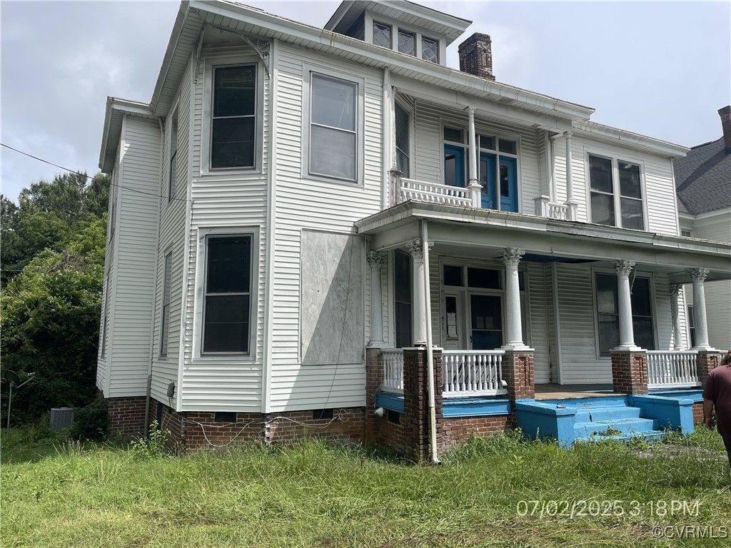 511 S Main St, Blackstone, VA 23824
