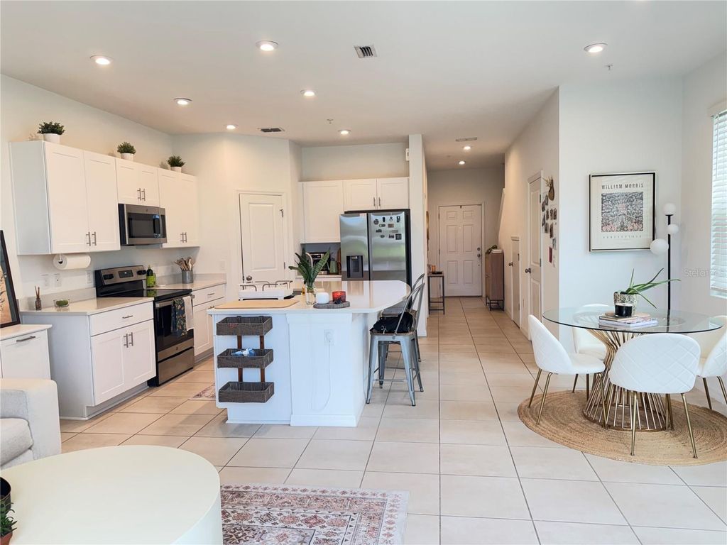 Image 12 of property listing at 2078 CRYSTAL BELL STREET, Orlando, FL 32824