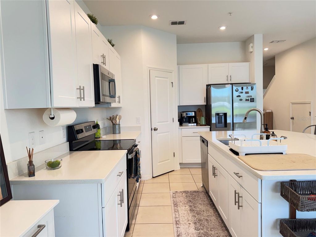 Image 13 of property listing at 2078 CRYSTAL BELL STREET, Orlando, FL 32824