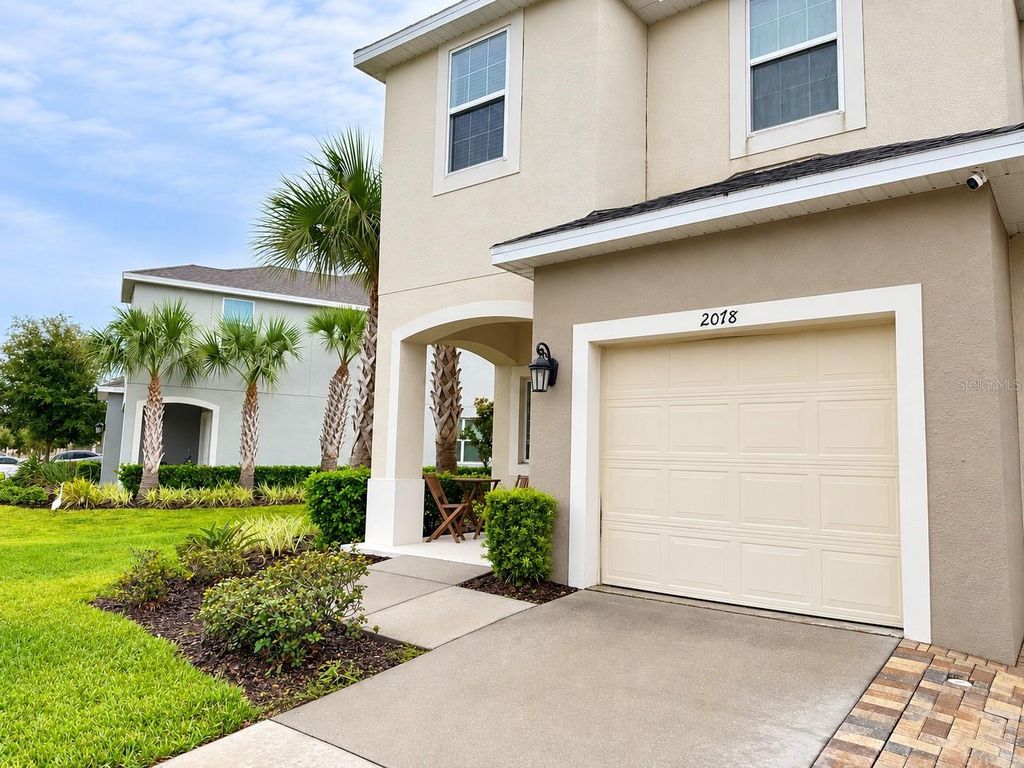 Image 4 of property listing at 2078 CRYSTAL BELL STREET, Orlando, FL 32824