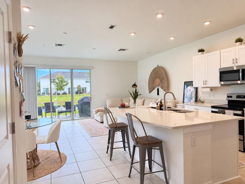 Image 6 of property listing at 2078 CRYSTAL BELL STREET, Orlando, FL 32824