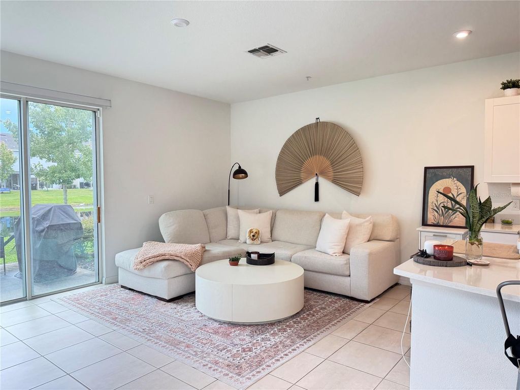 Image 7 of property listing at 2078 CRYSTAL BELL STREET, Orlando, FL 32824