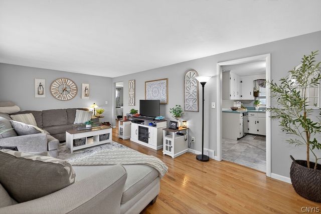 107 Sheraton Road, Onondaga, NY 13219