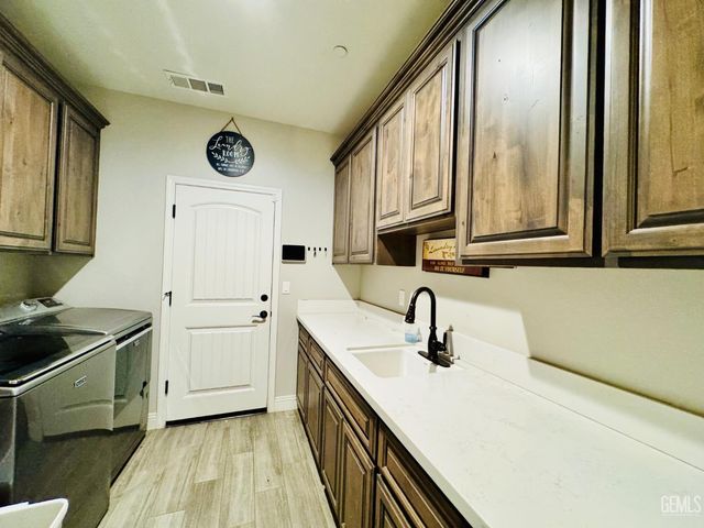 4214 Carosam Road, Bakersfield, CA 93314