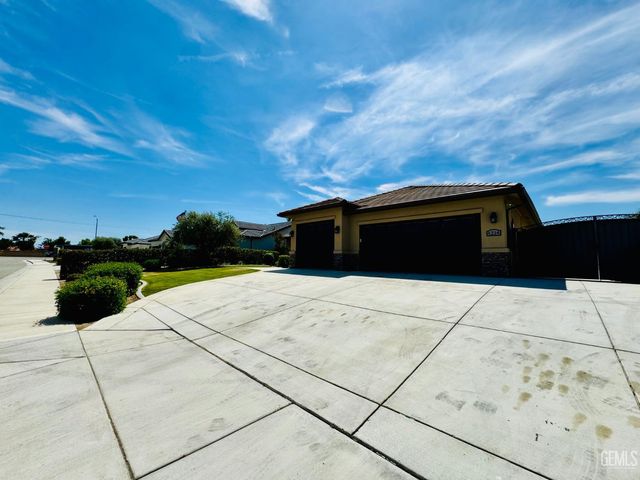 4214 Carosam Road, Bakersfield, CA 93314