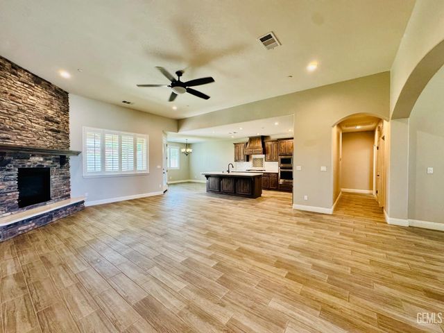 4214 Carosam Road, Bakersfield, CA 93314