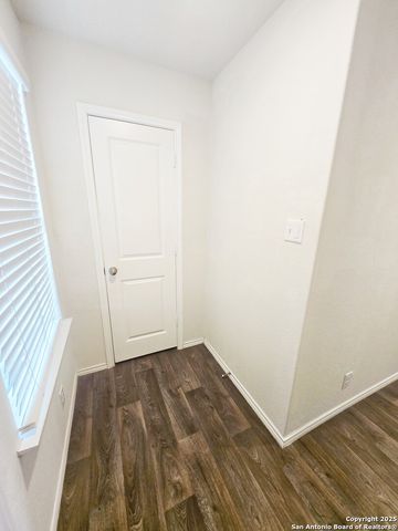 437 Middle Green, Floresville, TX 78114