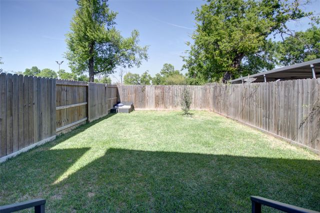 5113 Hershe Street B, Houston, TX 77020