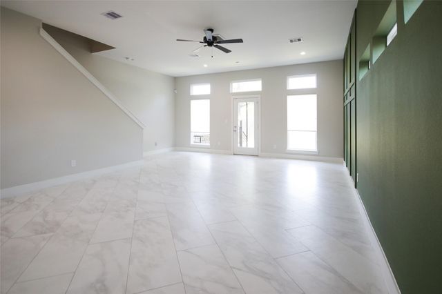 5113 Hershe Street B, Houston, TX 77020