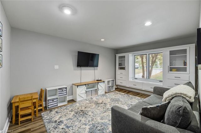 5928 Woodfield Drive, Kernersville, NC 27284