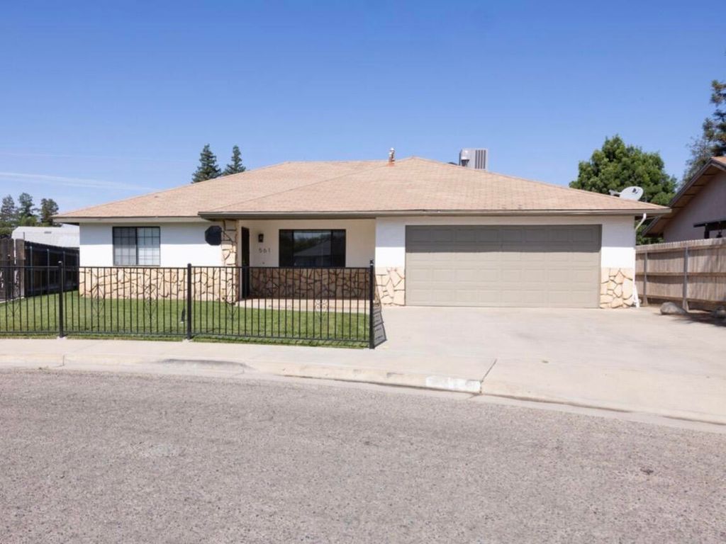 Image 1 of property listing at 561 Wellington Place, Porterville, CA 93257