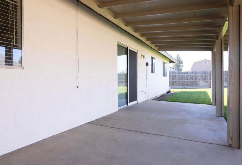 Image 17 of property listing at 561 Wellington Place, Porterville, CA 93257