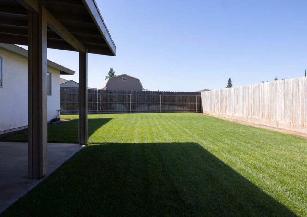 Image 18 of property listing at 561 Wellington Place, Porterville, CA 93257