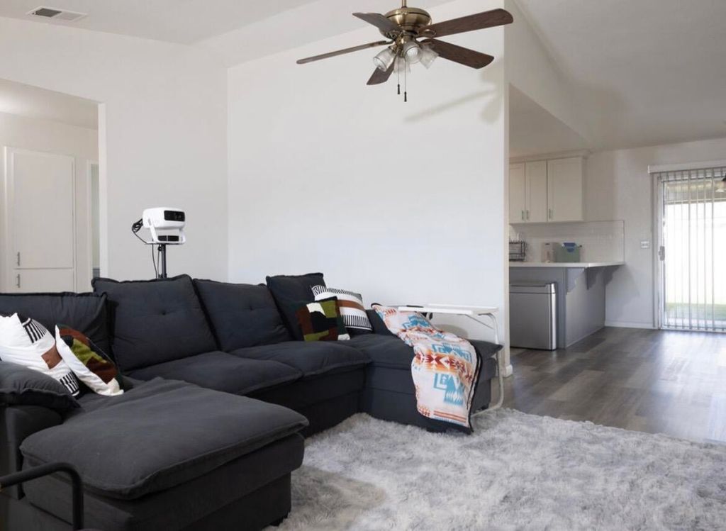 Image 4 of property listing at 561 Wellington Place, Porterville, CA 93257