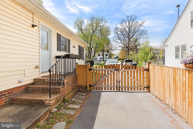 412 S MAPLE AVE, Purcellville, VA 20132
