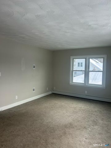 82 Middlefield Avenue 2nd Floor, Waterbury, CT 06705