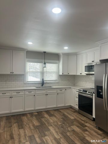 82 Middlefield Avenue 2nd Floor, Waterbury, CT 06705