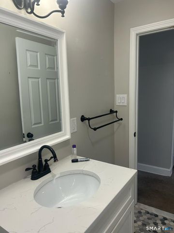 82 Middlefield Avenue 2nd Floor, Waterbury, CT 06705