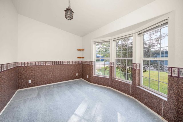 1037 W Sunny Creek Cir, Spokane, WA 99224