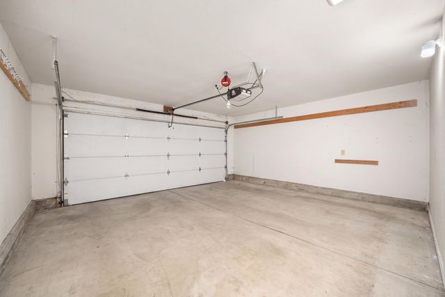 1037 W Sunny Creek Cir, Spokane, WA 99224