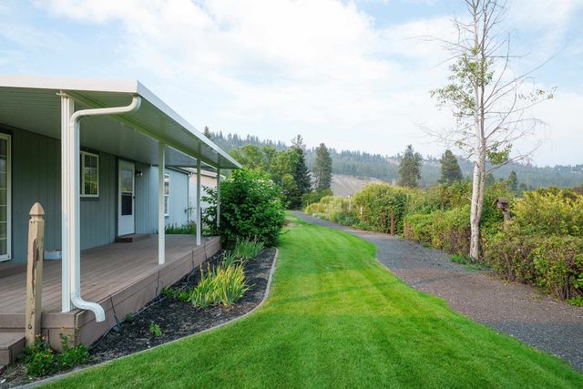 1037 W Sunny Creek Cir, Spokane, WA 99224