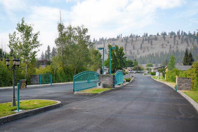 1037 W Sunny Creek Cir, Spokane, WA 99224