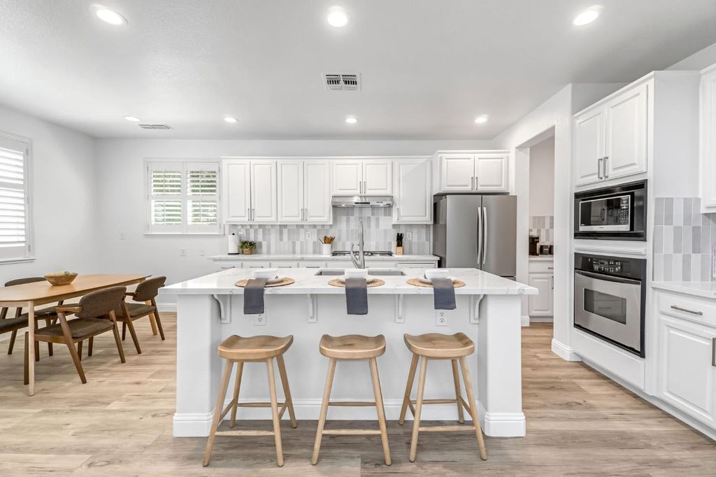 14705 Spanish Bay Way, Chowchilla, CA 93610