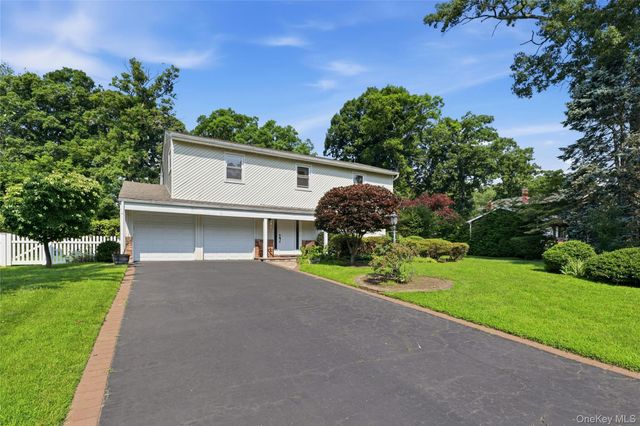12 Kenny Street, Hauppauge, NY 11788