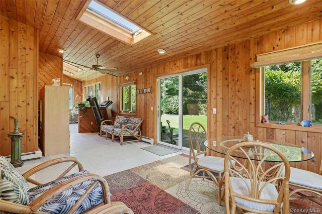 12 Kenny Street, Hauppauge, NY 11788