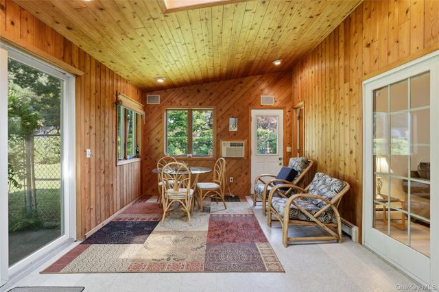 12 Kenny Street, Hauppauge, NY 11788