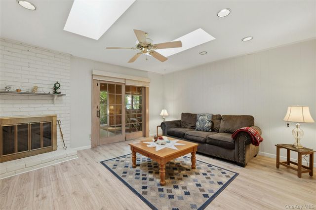 12 Kenny Street, Hauppauge, NY 11788