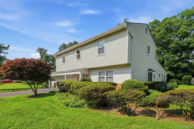 12 Kenny Street, Hauppauge, NY 11788