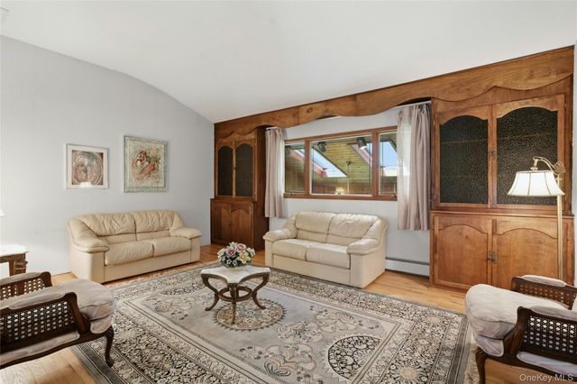 12 Kenny Street, Hauppauge, NY 11788