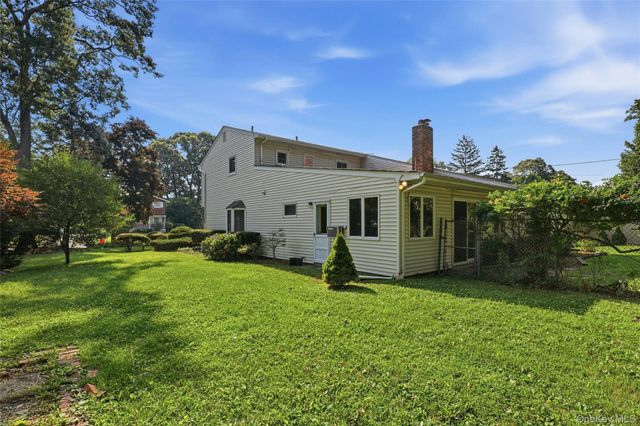 12 Kenny Street, Hauppauge, NY 11788