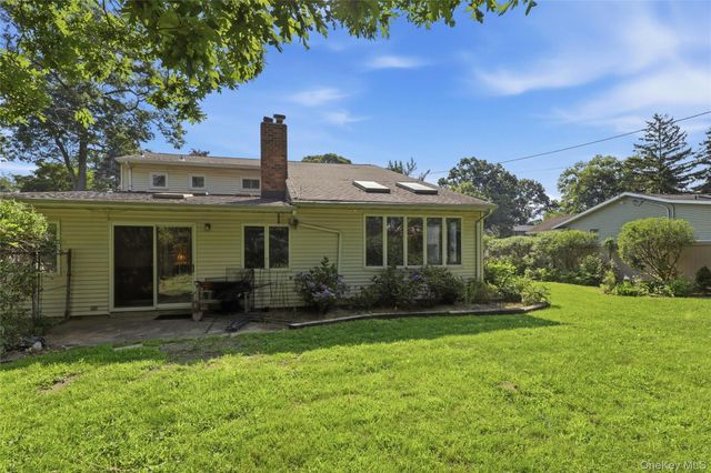 12 Kenny Street, Hauppauge, NY 11788