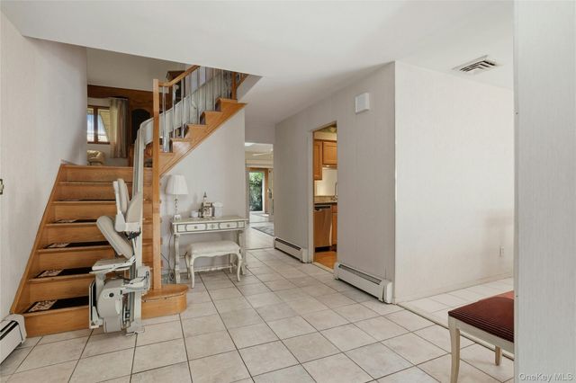 12 Kenny Street, Hauppauge, NY 11788
