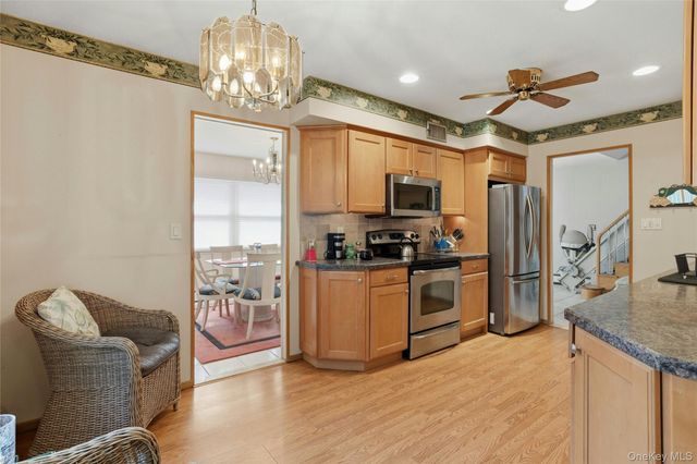 12 Kenny Street, Hauppauge, NY 11788
