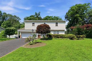12 Kenny Street, Hauppauge, NY 11788