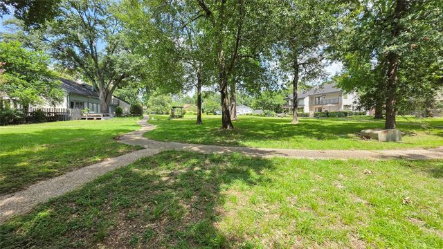 109 Springs Edge Drive, Conroe, TX 77356
