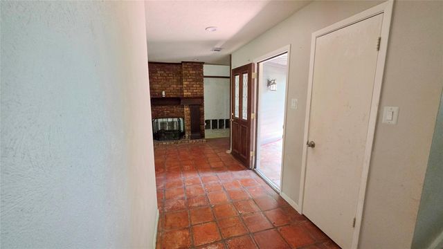 109 Springs Edge Drive, Conroe, TX 77356