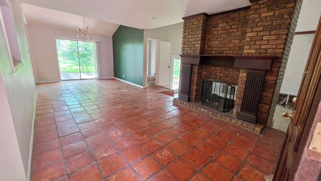 109 Springs Edge Drive, Conroe, TX 77356