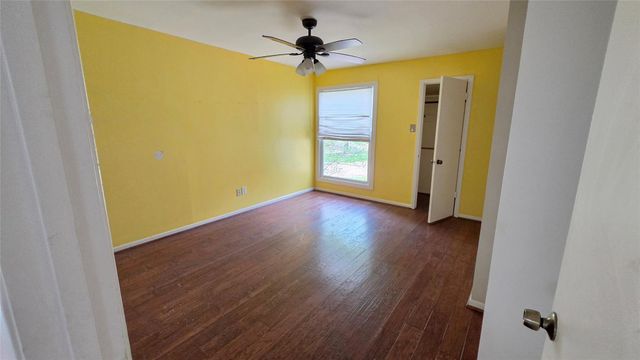 109 Springs Edge Drive, Conroe, TX 77356