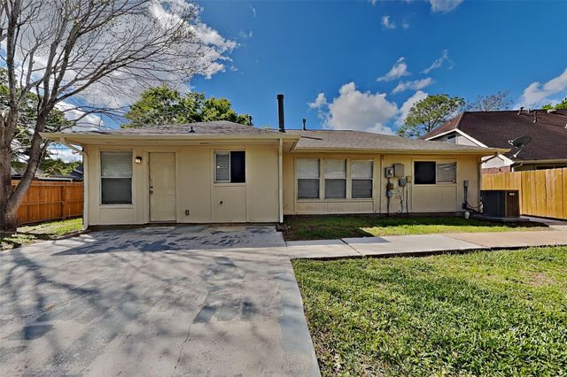 4935 Pecan Grove Drive, Pearland, TX 77584