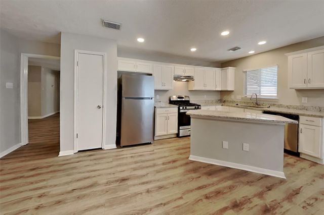 4935 Pecan Grove Drive, Pearland, TX 77584