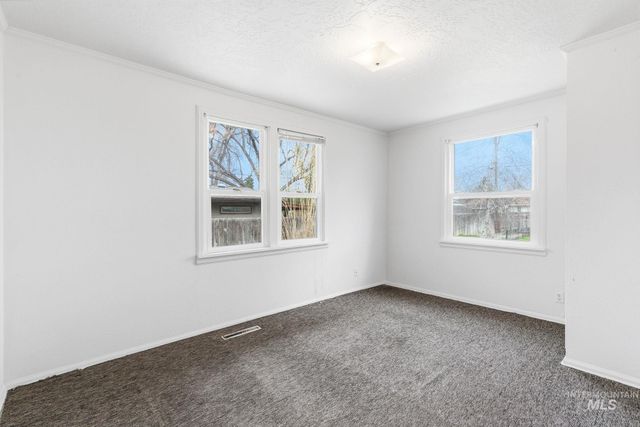 428 S Almond St, Nampa, ID 83686