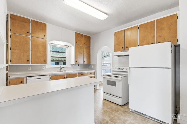 428 S Almond St, Nampa, ID 83686