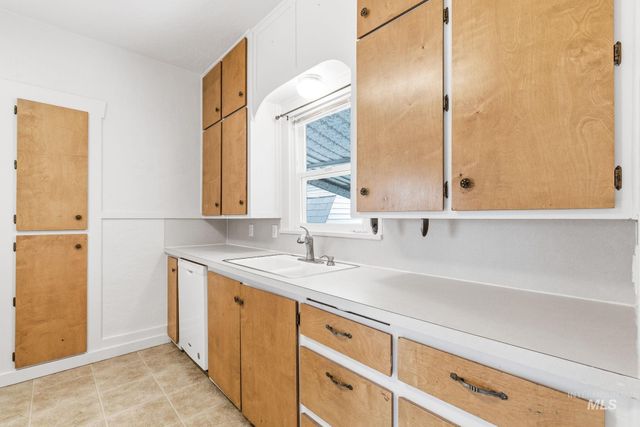 428 S Almond St, Nampa, ID 83686