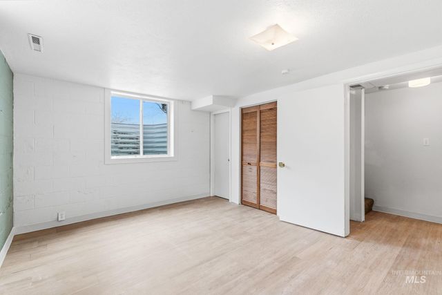 428 S Almond St, Nampa, ID 83686